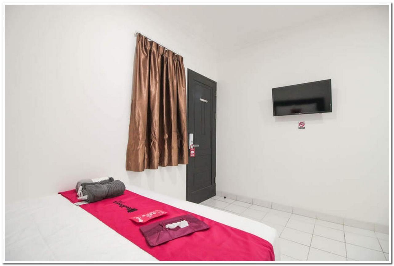 Reddoorz @ Ruko Itc Roxy Mas Hotel Jakarta Exterior photo